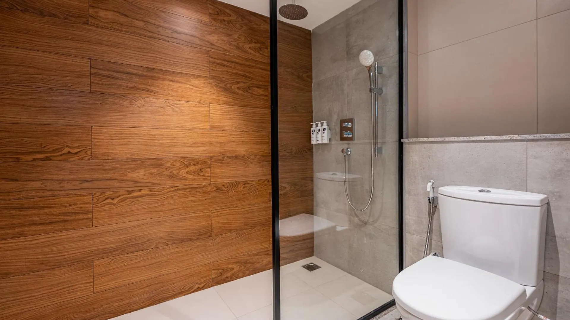 Park Inn & Suites By Radisson Thrissur East Fort Hotel